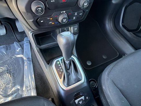 Used 2018 Jeep Renegade Altitude w/ UConnect 8.4 Nav Group image 29