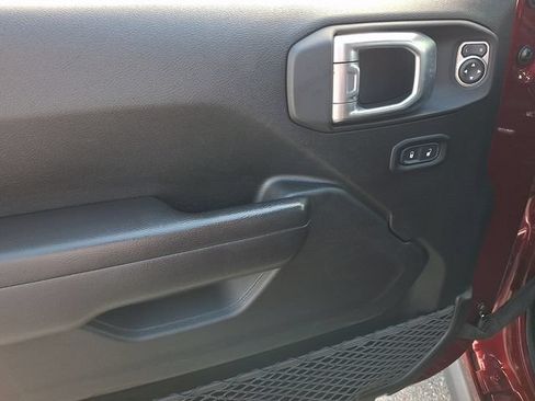 Used 2021 Jeep Wrangler Unlimited Rubicon AWD/4WD image 12