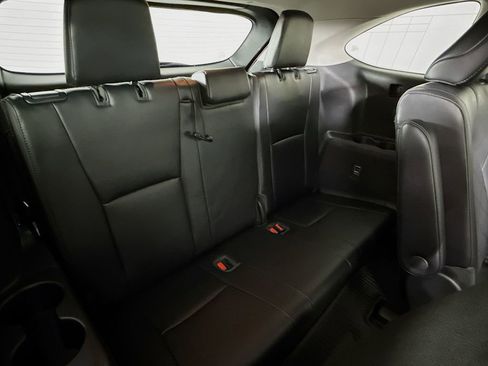 Used 2021 Toyota Highlander Platinum image 27