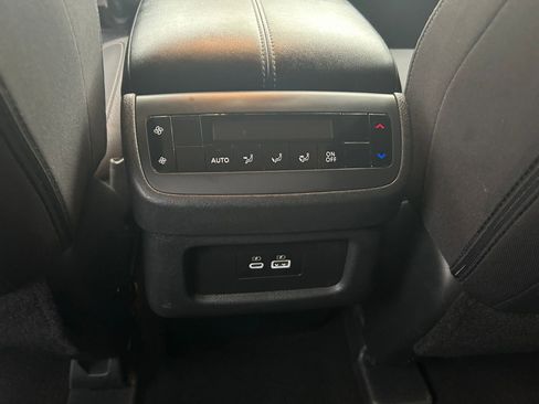 Used 2025 Nissan Pathfinder SV image 25