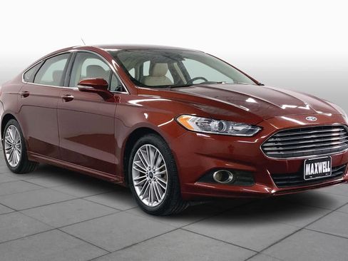 Used 2014 Ford Fusion SE w/ Equipment Group 202A image 2