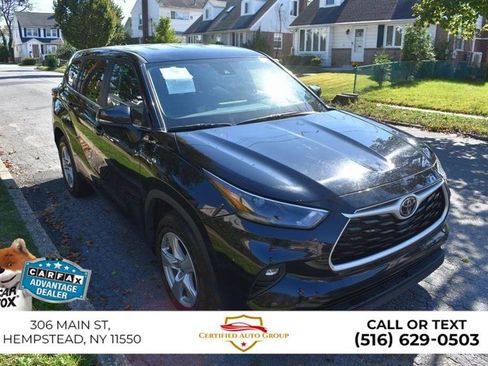 Used 2025 Toyota Highlander LE FWD image 4