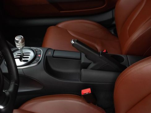 Used 2010 Audi R8 V10 image 13