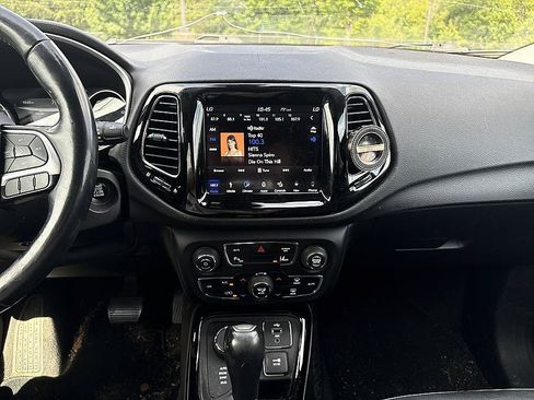 Used 2018 Jeep Compass Limited w/ Navigation Group AWD/4WD image 16