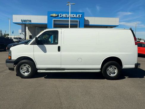 Used 2024 Chevrolet Express 2500 w/ Driver Convenience Package RWD image 4