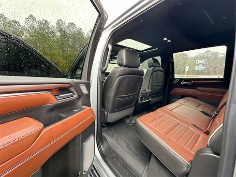 Used 2024 GMC Sierra 2500 Denali Ultimate image 16