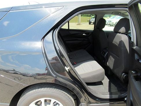 Used 2023 Chevrolet Equinox LT w/ Driver Convenience Package image 17