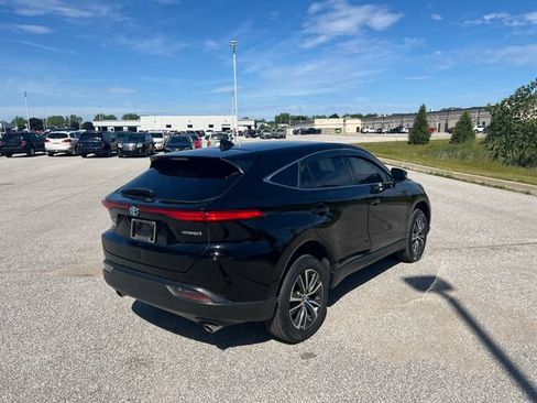 Used 2022 Toyota Venza LE AWD/4WD image 5