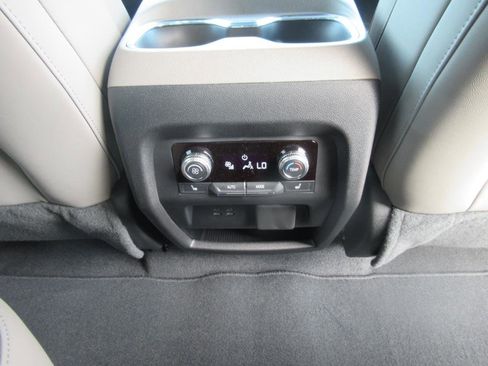 Used 2024 GMC Acadia Elevation w/ Luxury Package image 28