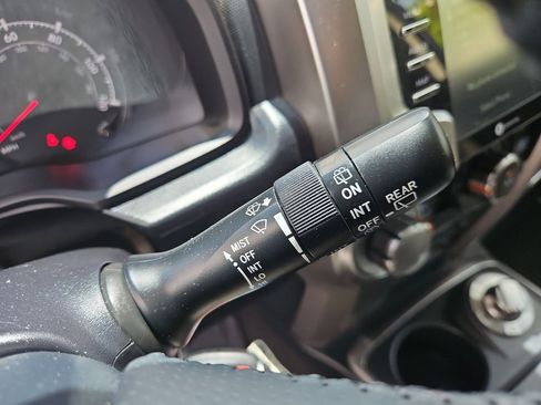 Used 2020 Toyota 4Runner SR5 AWD/4WD image 24