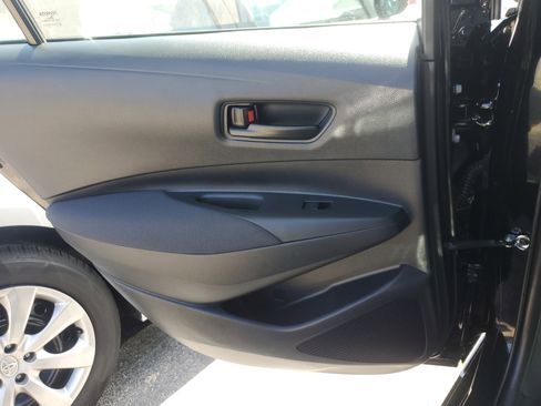 Used 2025 Toyota Corolla LE image 13