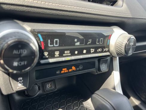 Used 2024 Toyota RAV4 XLE FWD image 74