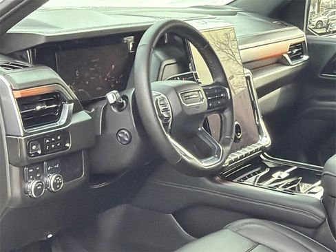Used 2025 GMC Yukon Denali w/ Denali Reserve Package image 18