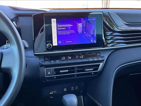 Used 2025 Toyota Camry SE image 6