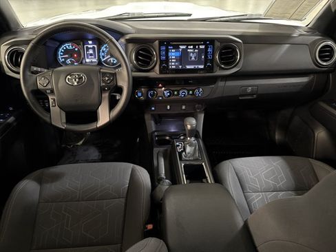 Used 2017 Toyota Tacoma TRD Sport w/ Tow Package (A/T) AWD/4WD image 25