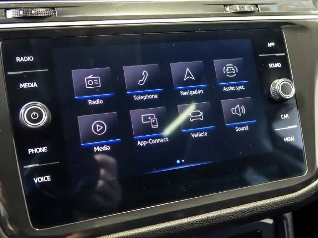 Used 2024 Volkswagen Tiguan SE FWD image 22