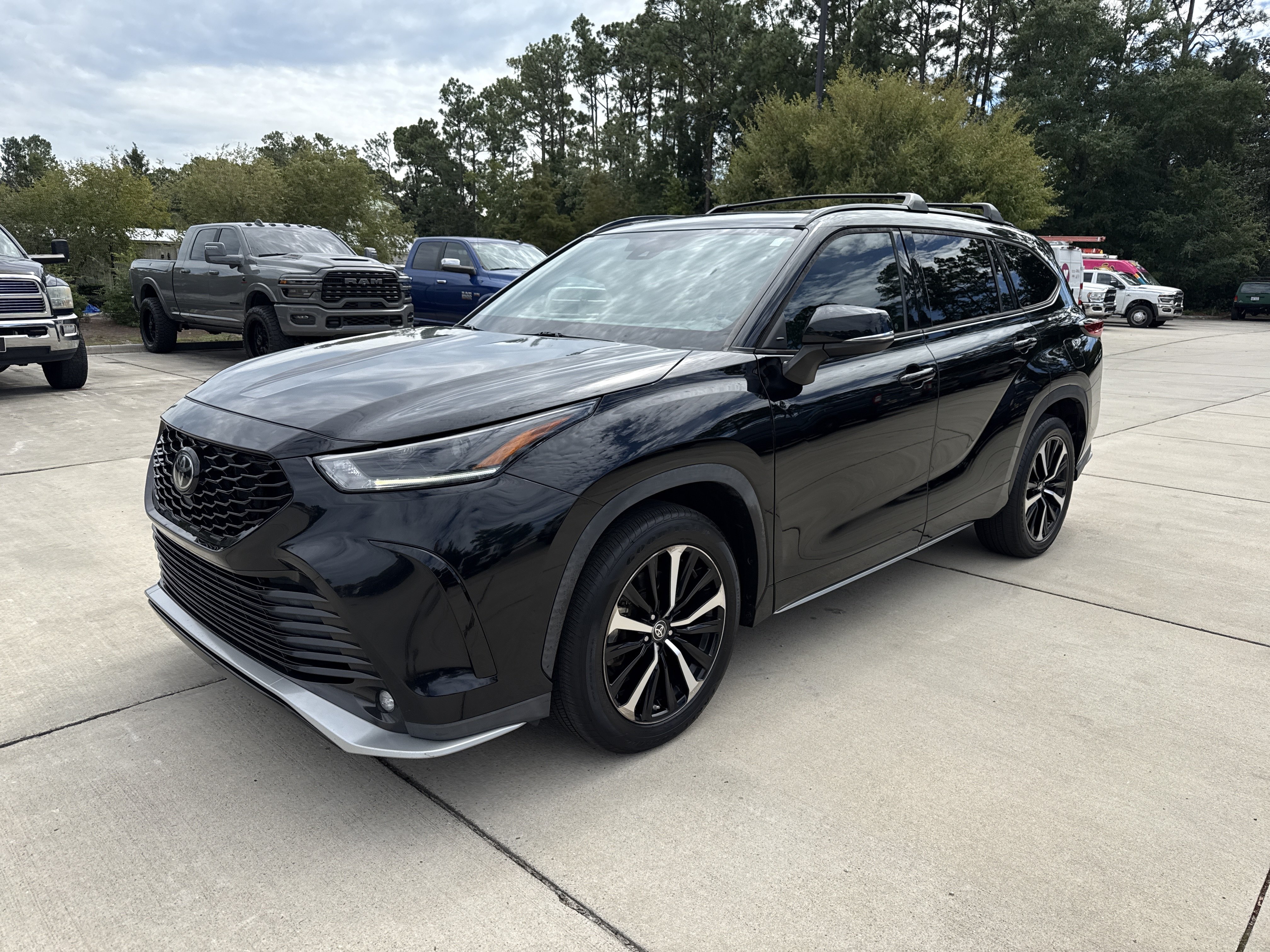 Used 2021 Toyota Highlander XSE AWD/4WD image 4