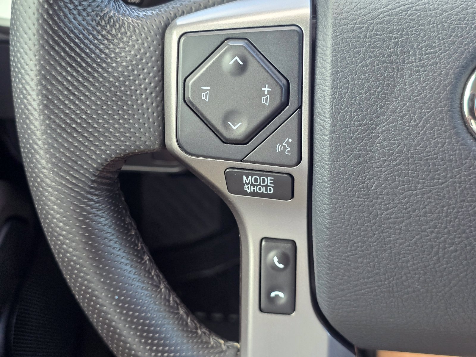 Used 2016 Toyota Tacoma SR5 w/ SR5 Appearance Package (SN) RWD image 28