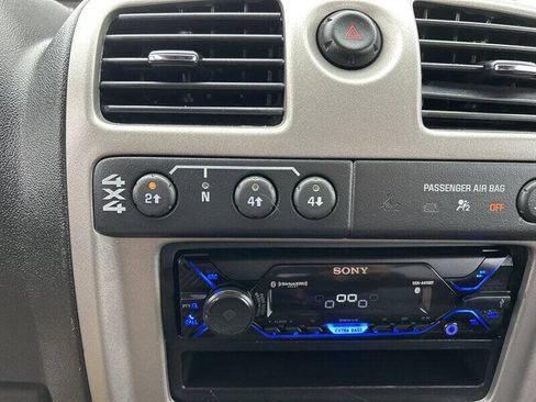 Used 2011 Chevrolet Colorado LT AWD/4WD image 16