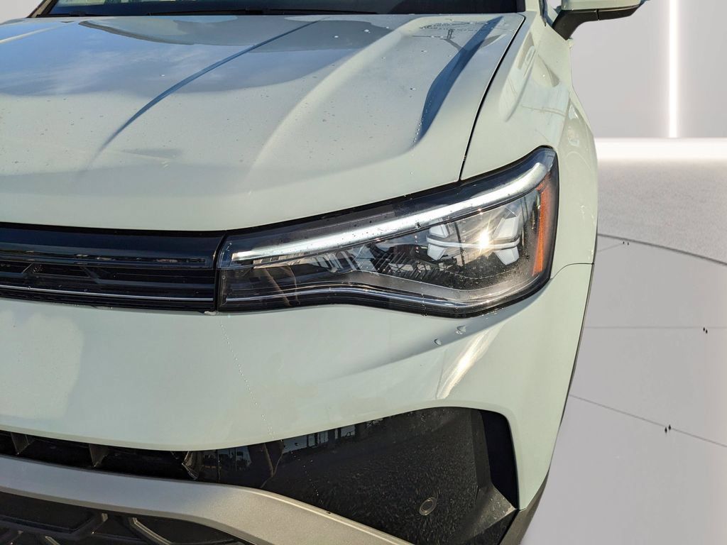 New 2026 Volkswagen Taos SE FWD image 9