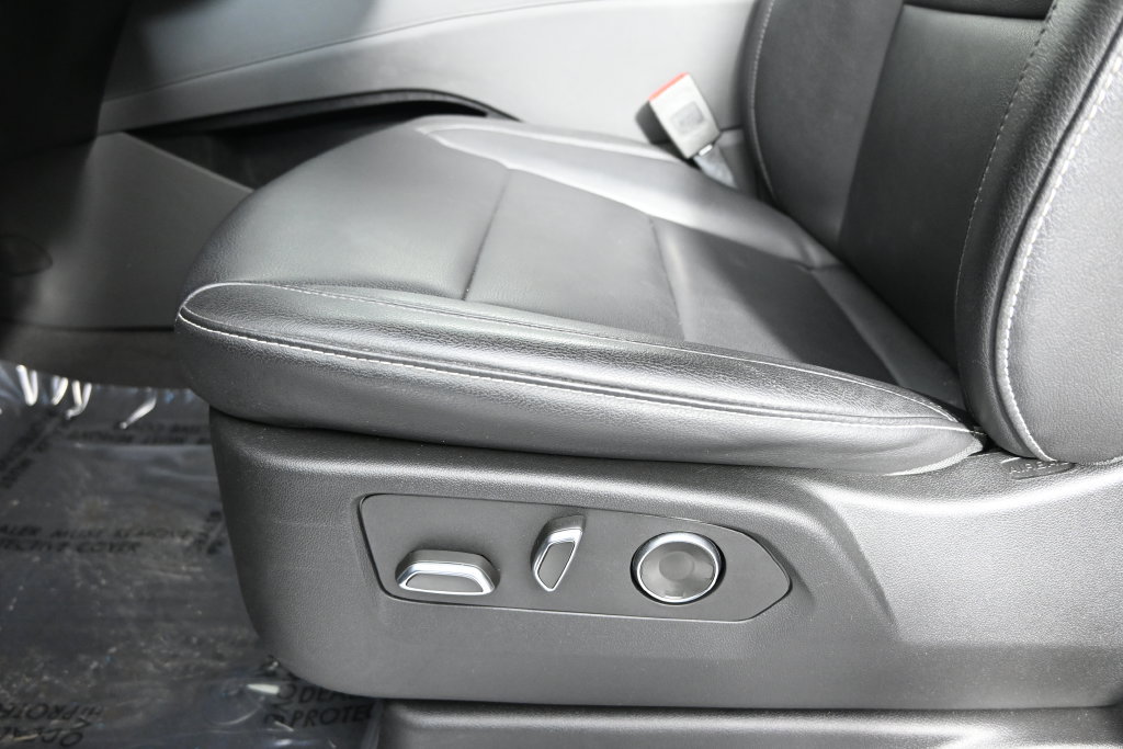 Used 2024 Cadillac Escalade ESV Luxury w/ LPO, Floor Liner Package AWD/4WD image 23