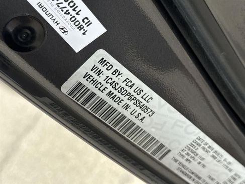 Used 2023 Jeep Wagoneer L Series III w/ Preferred Equipment Group image 7