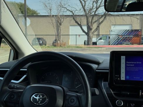 Used 2025 Toyota Corolla LE image 34