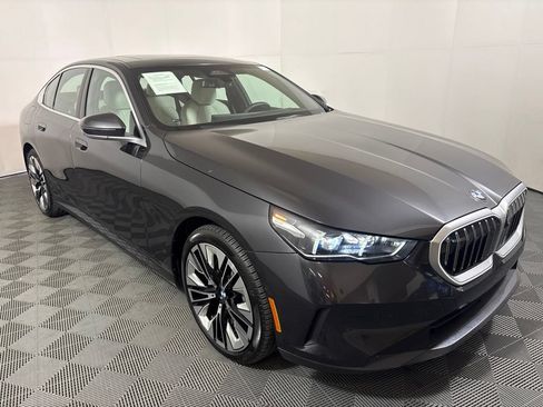 Certified 2026 BMW 530i w/ Premium Package RWD image 4