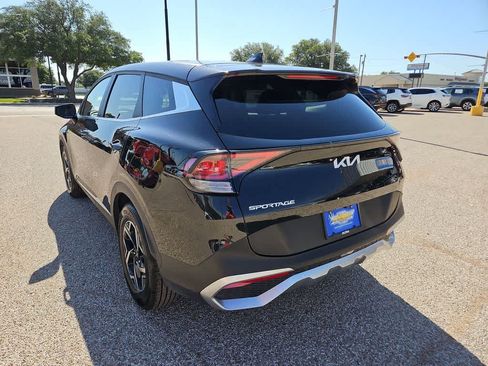 Used 2025 Kia Sportage LX FWD image 6
