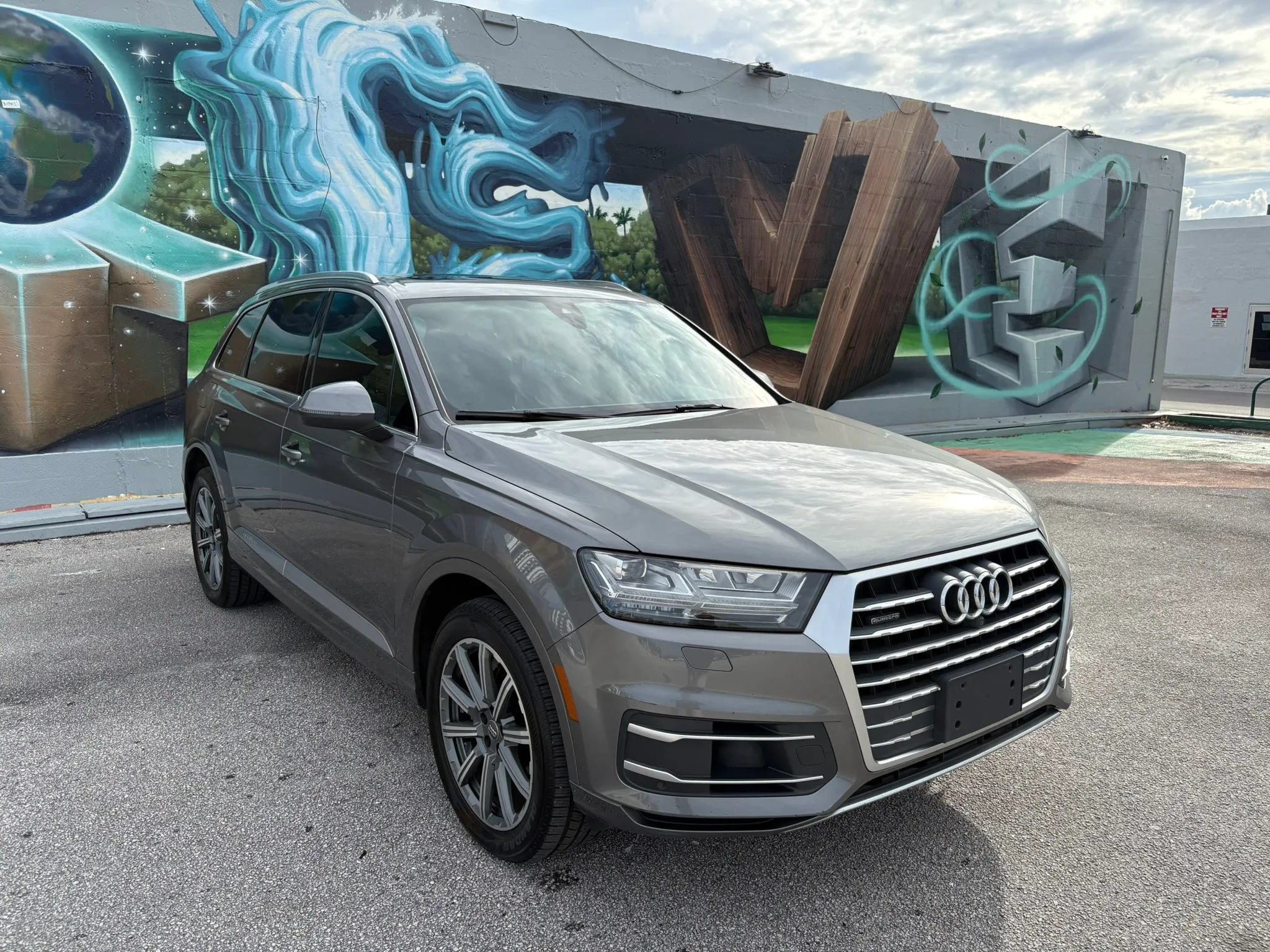 Used 2017 Audi Q7 3.0T Premium Plus w/ Premium Plus Package AWD/4WD image 4