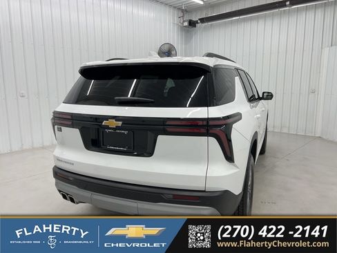 Used 2025 Chevrolet Traverse LT w/ Driver Confidence Package FWD image 3