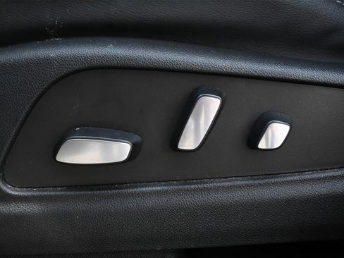 Used 2022 Cadillac XT6 Premium Luxury image 16