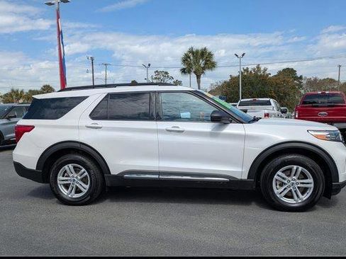 Used 2024 Ford Explorer XLT image 9