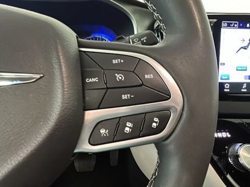 Used 2024 Chrysler Pacifica Touring-L FWD image 16