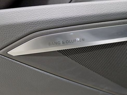 Used 2022 Audi e-tron S Prestige w/ Prestige Package image 34