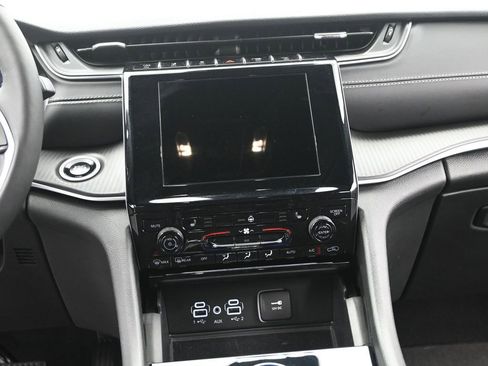 Used 2024 Jeep Grand Cherokee Laredo w/ Luxury Tech Group I AWD/4WD image 24