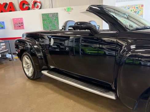 Used 2003 Chevrolet SSR w/ Preferred Equipment Group image 63