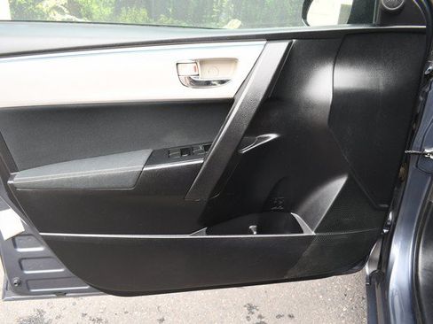 Used 2016 Toyota Corolla LE FWD image 13