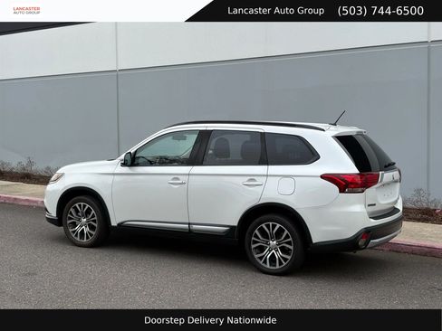 Used 2016 Mitsubishi Outlander SEL AWD/4WD image 4