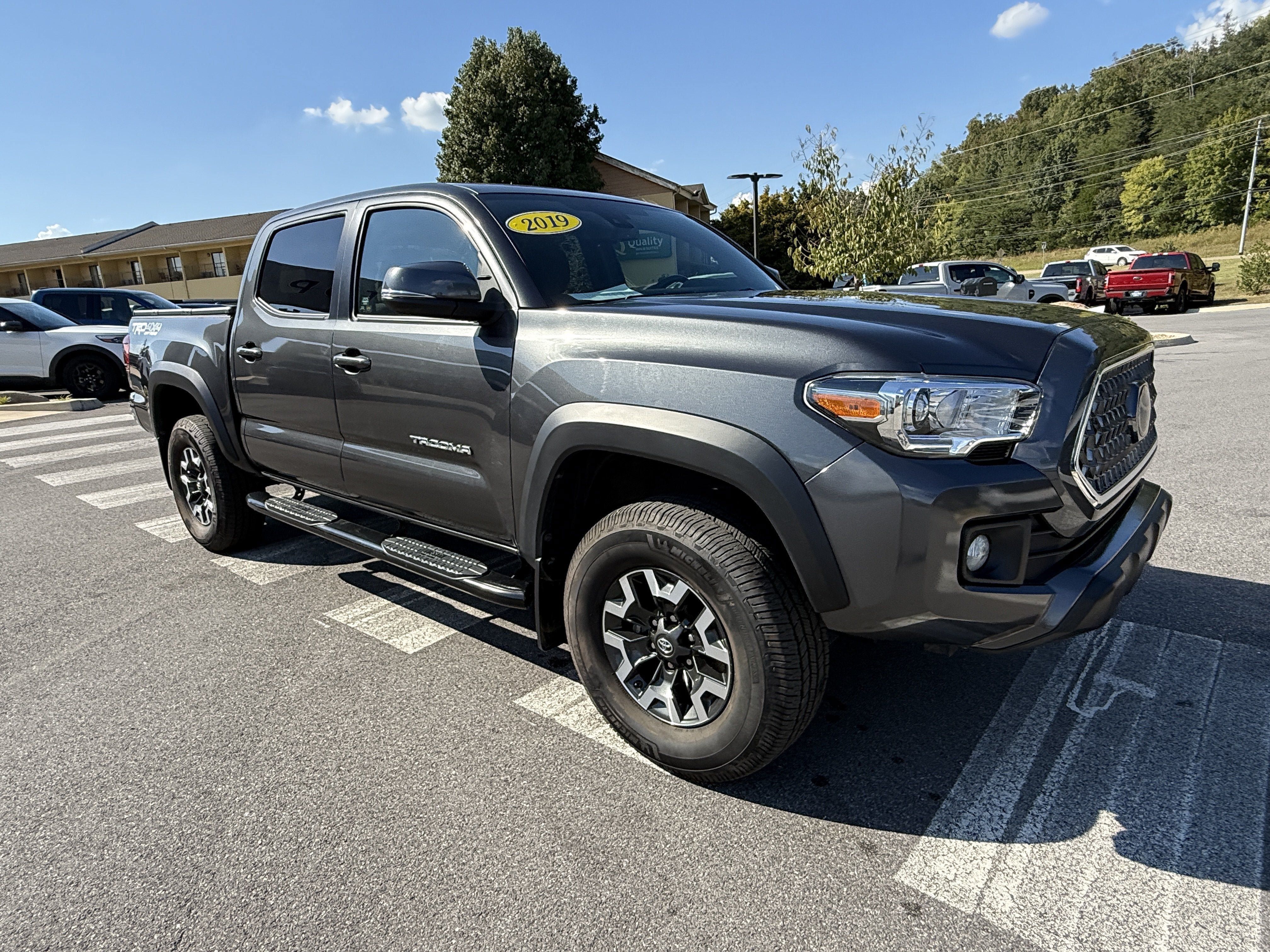 Used 2019 Toyota Tacoma TRD Off-Road AWD/4WD image 3