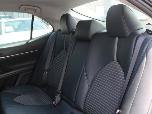 Used 2019 Toyota Camry SE FWD image 17