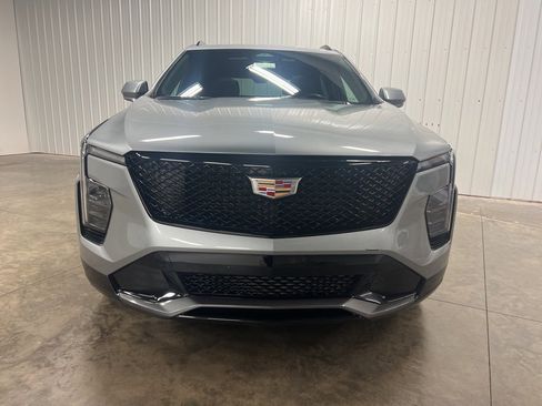 Used 2024 Cadillac XT4 Sport image 3