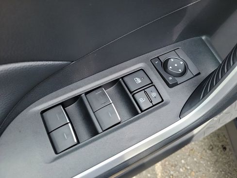 Used 2022 Toyota RAV4 XLE AWD/4WD image 16