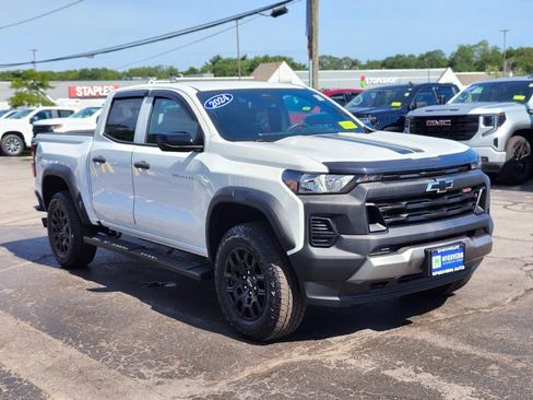 Used 2024 Chevrolet Colorado Trail Boss w/ Advanced Trailering Package AWD/4WD image 7