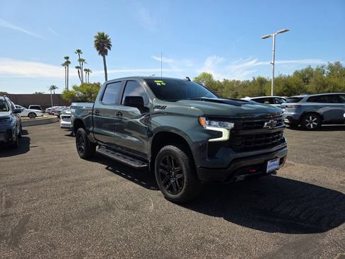 Used 2025 Chevrolet Silverado 1500 LT Trail Boss w/ Convenience Package II AWD/4WD image 4