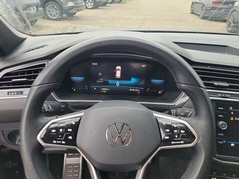 Used 2023 Volkswagen Tiguan SE R-Line image 18