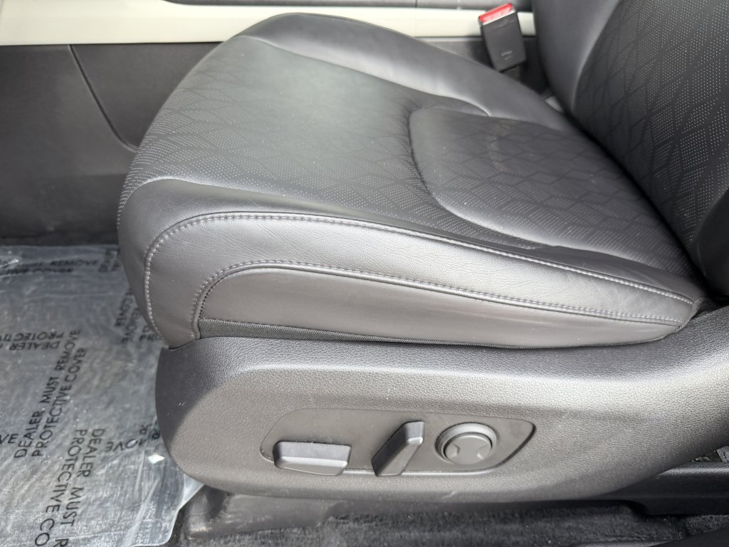 Used 2024 Kia Carnival LX FWD image 33