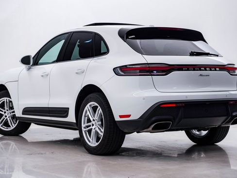 Certified 2025 Porsche Macan image 3