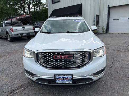 Used 2019 GMC Acadia Denali w/ Technology Package FWD image 2
