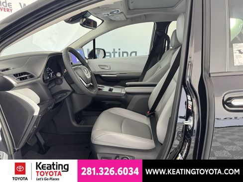 New 2026 Toyota Sienna XLE FWD image 5